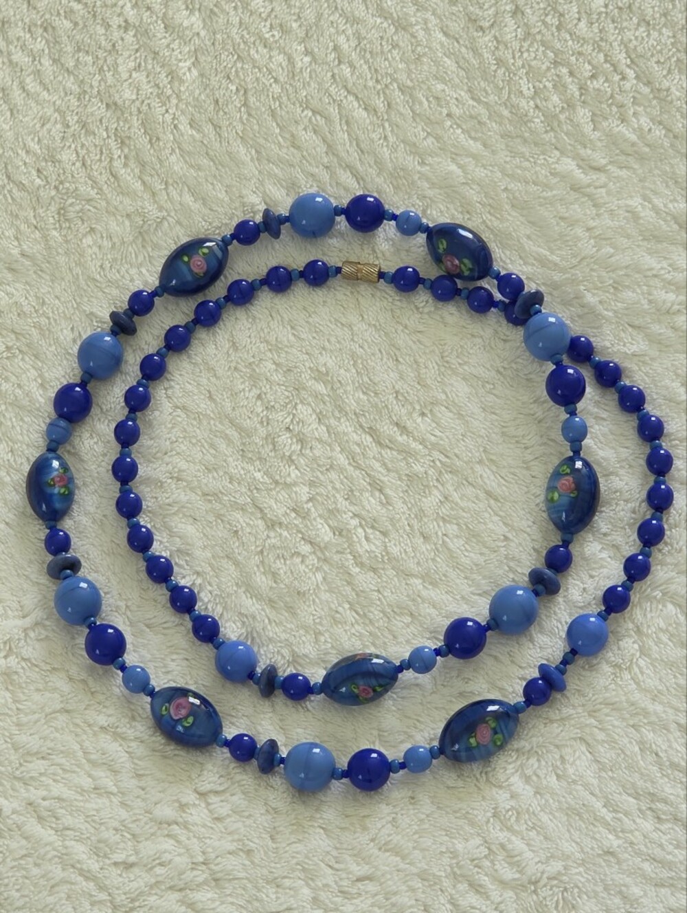 Vintage!!! Women's Blue Glass Bead Necklace with Floral Accents